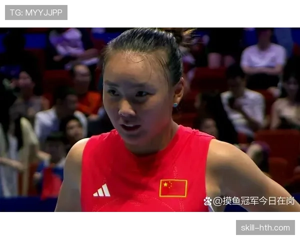 袁悦又晒生活照，桌上那个茶叶罐看着比我一个月工资还值，心态彻底崩了